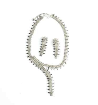 COSTUME NECKLACE