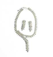 COSTUME NECKLACE