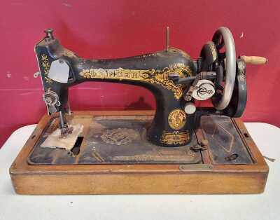 SEWING MACHINE