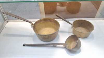 BRASS POTS