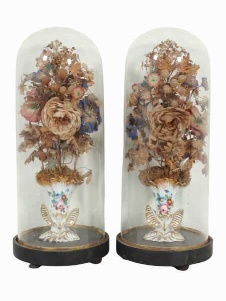 PAIR OF CENTREPIECE DISPLAY DOMES