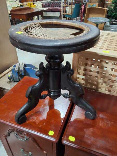 PIANO STOOL