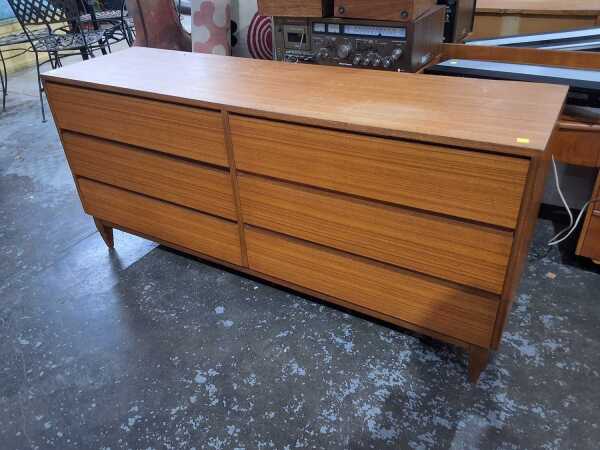 CHEST OF DRAWERS