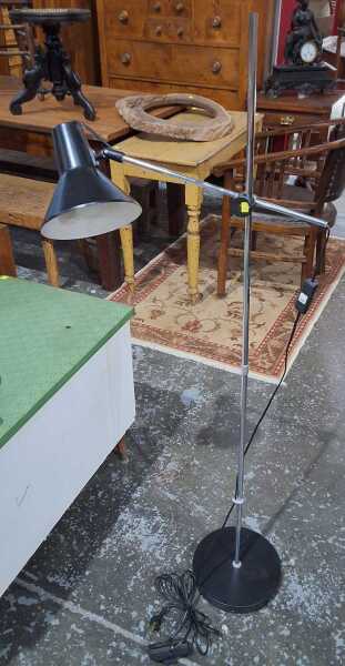 FLOOR LAMP