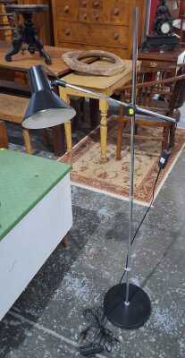 FLOOR LAMP