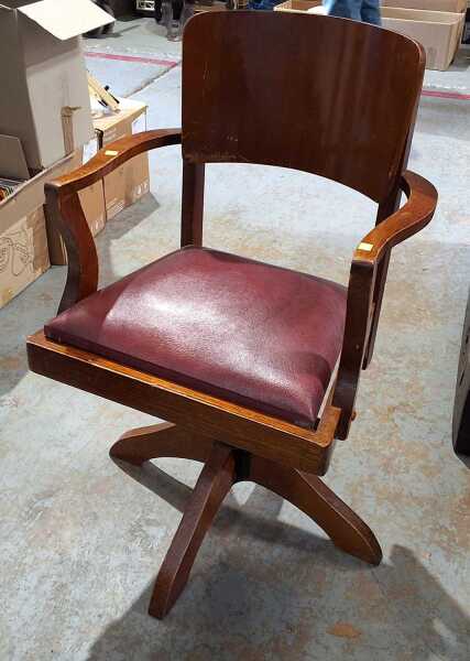 SWIVEL ARMCHAIR