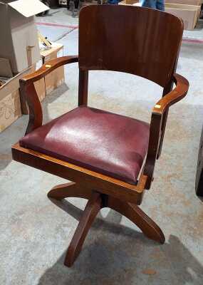 SWIVEL ARMCHAIR