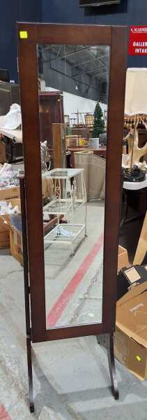 DRESSING CABINET
