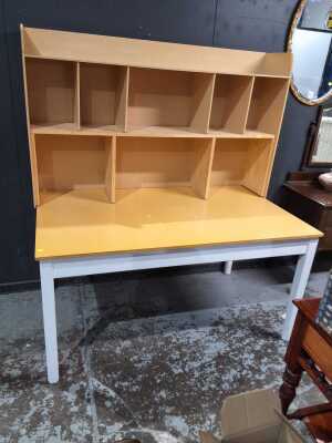 DESK AND HUTCH