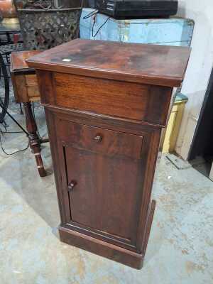 BEDSIDE CABINET