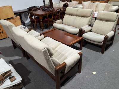 LOUNGE SUITE