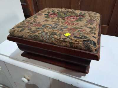 FOOT STOOL