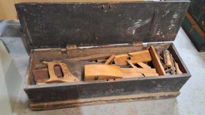 CARPENTERS TOOLS IN BOX