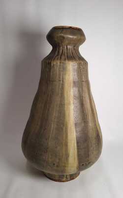DECORATIVE VASE