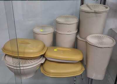 VINTAGE TUPPERWARE
