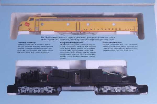 PROTO SERIES 2000 E8/9 LOCOMOTIVE