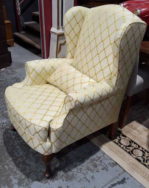 ARM CHAIR