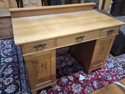 DESK