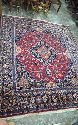 FLOOR RUG