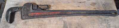 PIPE WRENCH