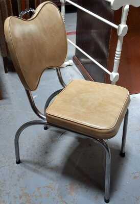 RETRO CHAIR
