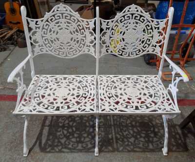GARDEN BENCH