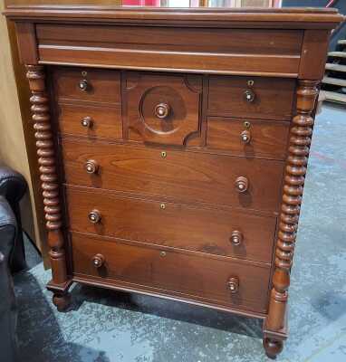 CHEST OF DRAWERS