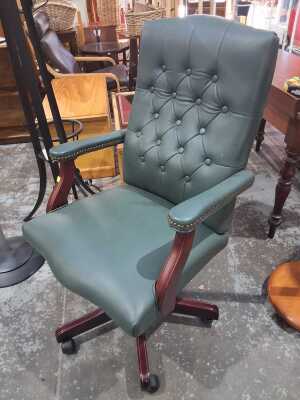 CAPTAINS CHAIR