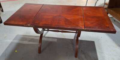 OCCASIONAL TABLE