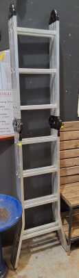 FOLDING LADDER