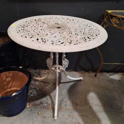 OUTDOOR TABLE