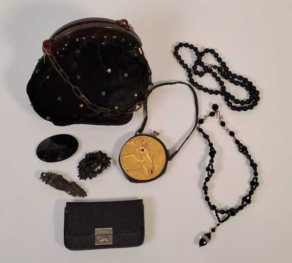 LADIES REQUISITES