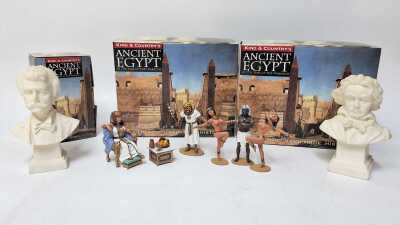 COLLECTABLE FIGURES