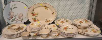 ROYAL DOULTON DINNER SERVICE