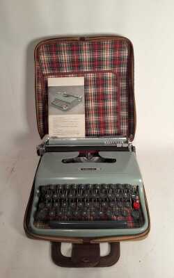 TRAVEL TYPEWRITER