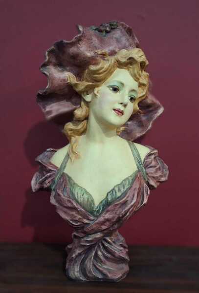 GIBSON GIRL BUST