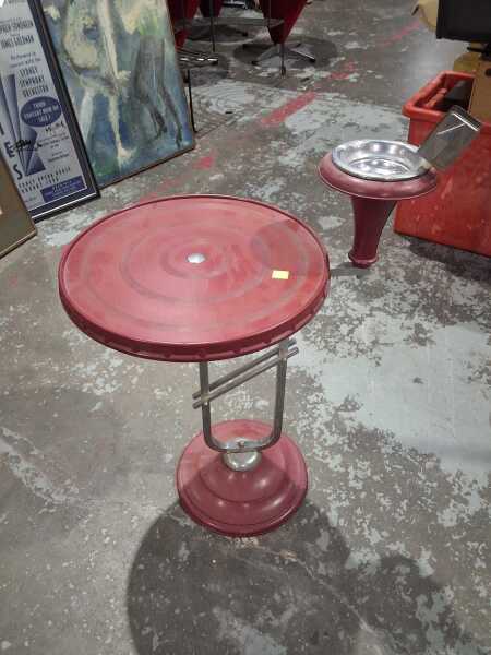SMOKERS STAND