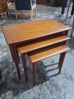 NESTING TABLES