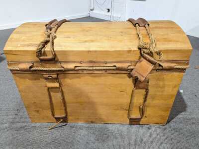 SHIPPING TRUNK