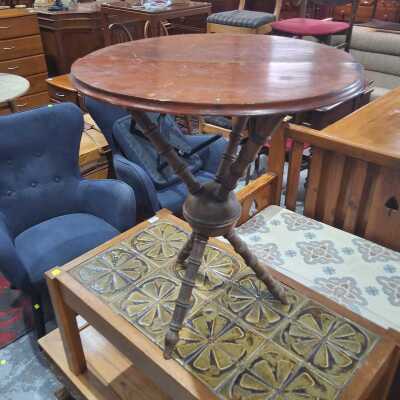 OCCASIONAL TABLE