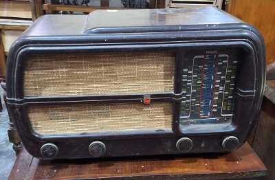 Bakelite Radio