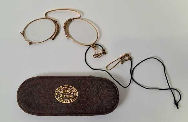 PINCE NEZ