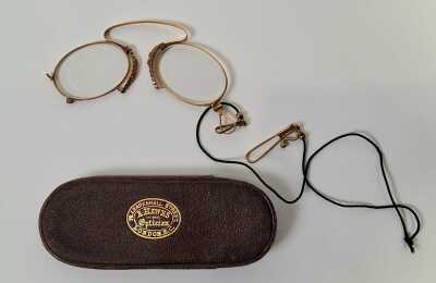 PINCE NEZ