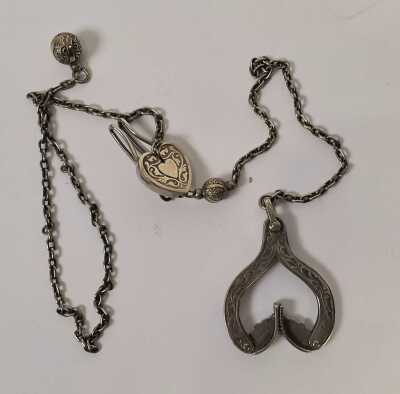 Skirt Lifter