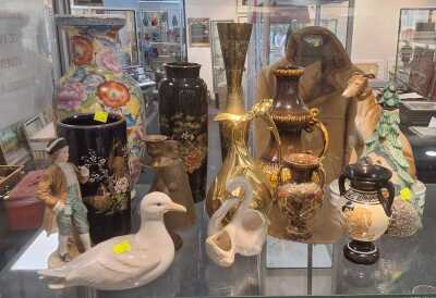 ASSORTED DECOR