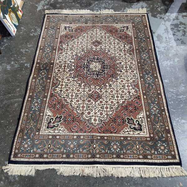 FLOOR RUG