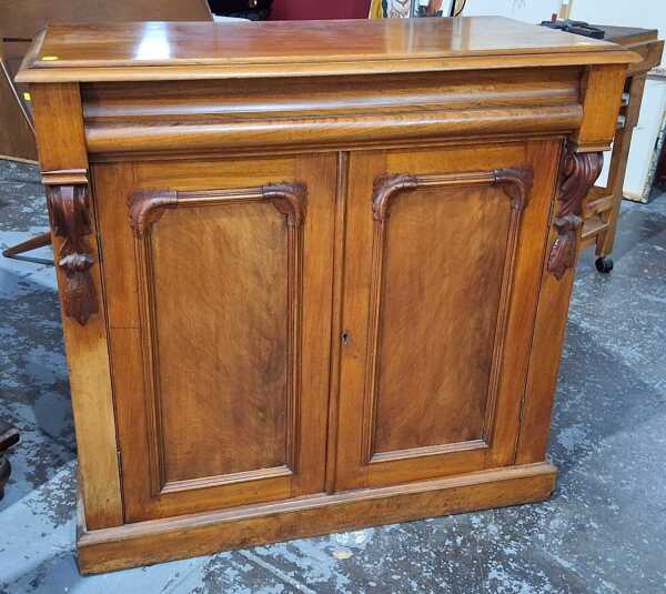 SIDEBOARD
