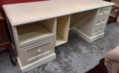 64 · DESK