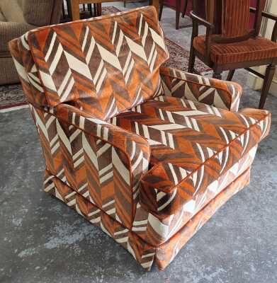84 · RETRO ARM CHAIR