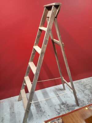 277 · VINTAGE LADDER